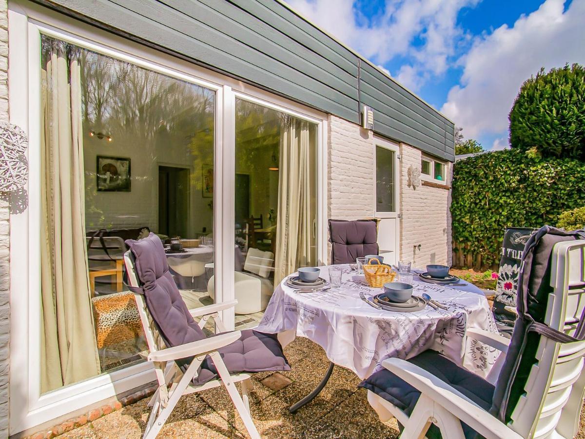 Lovely Bungalow In Noordwijkerhout With Garden Екстер'єр фото